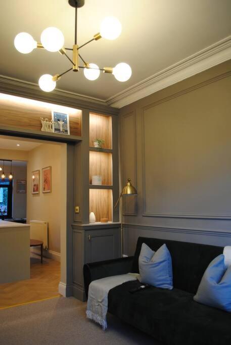 Cosy Renovated House In Warrington Villa Bagian luar foto
