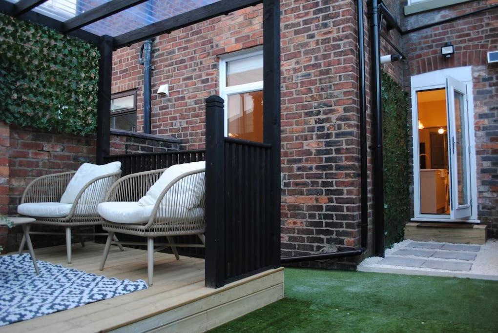 Cosy Renovated House In Warrington Villa Bagian luar foto